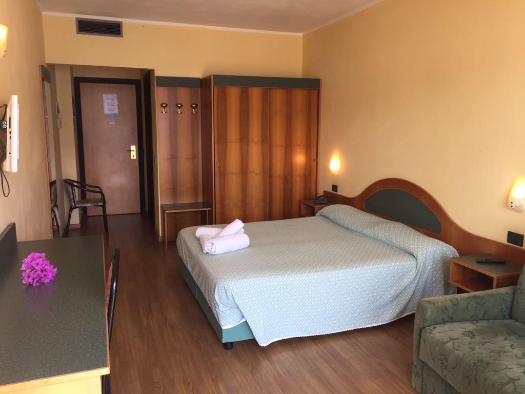 Hotel Lido Гарньяно Екстер'єр фото